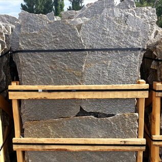 Mesquite Charcoal Vertical Flagstone .375-.75